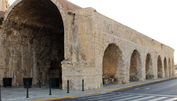Νεώρια