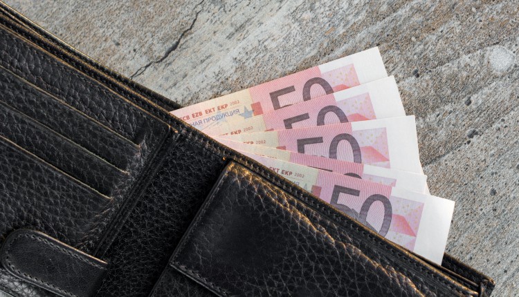 λεφτά ευρώ μισθός