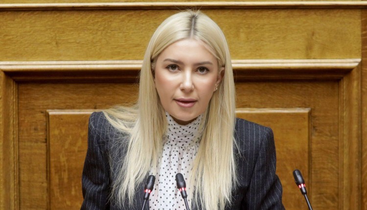 Φωτεινή Αραμπατζή